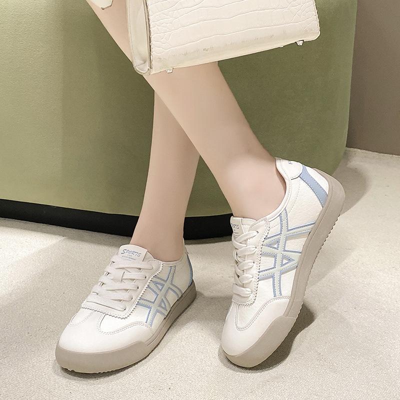 Autumn Shoes Women's 2025 New Popular German Training Shoes Inner Height Increase Outdoor Training Shoes Versatile Student Casual Board Shoes