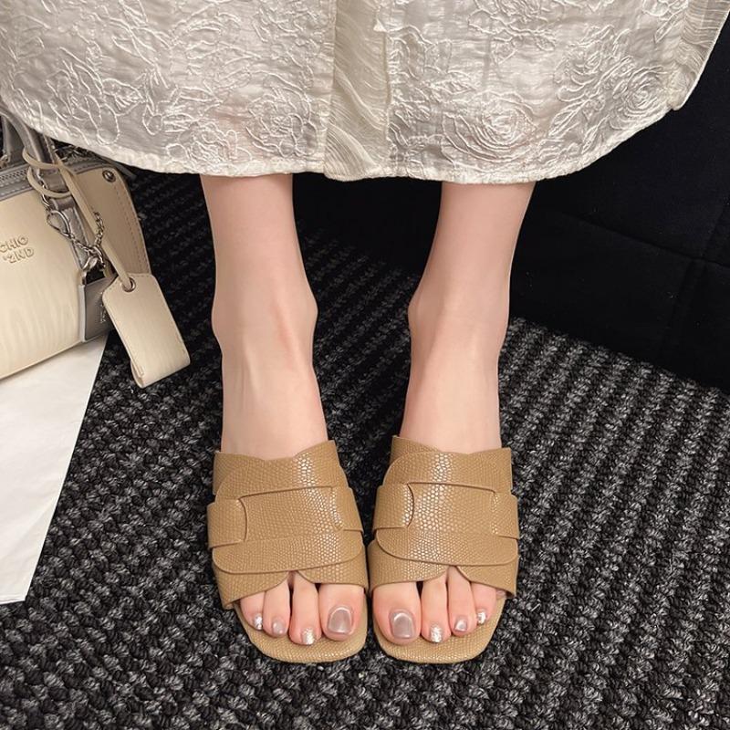 Fashion 2025 Summer New Women Slippers Flat Bottom Non-slip Outdoor Open Toe Beach Female Sandals Sexy Fashion Design Slides Woman Shoes