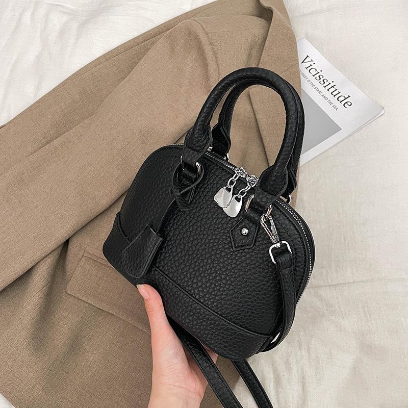 

2025 лето новая сумка-ракушка женская универсальная сумка модный нишевый дизайн высококлассная на плечо мессенджер чёрный