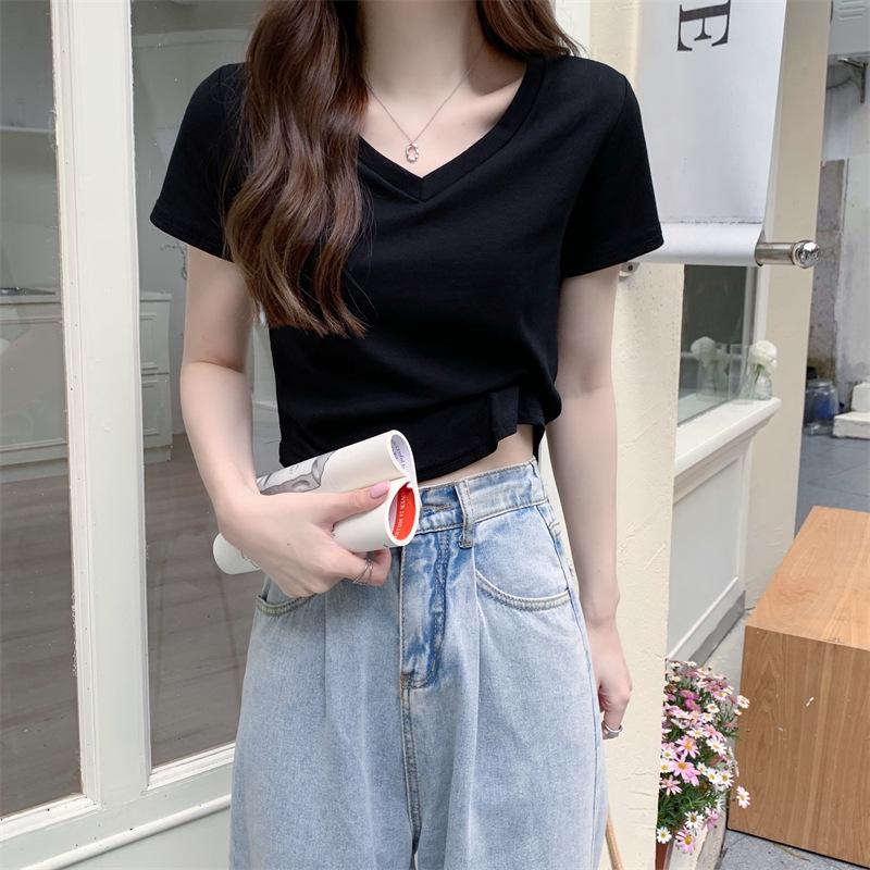 

Женская футболка лета 2025 года Slim-Fit с V-образным вырезом, коротким рукавом и изогнутым подолом - модный корейский стиль XXL чёрный