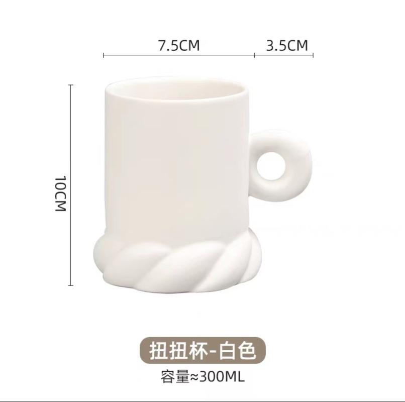 Ceramic Twist Creative Twist Snack Delicate Light Dessert Fruit Plate Coffee Milk Mug Desktop Decoration Coffee Mug with Plate