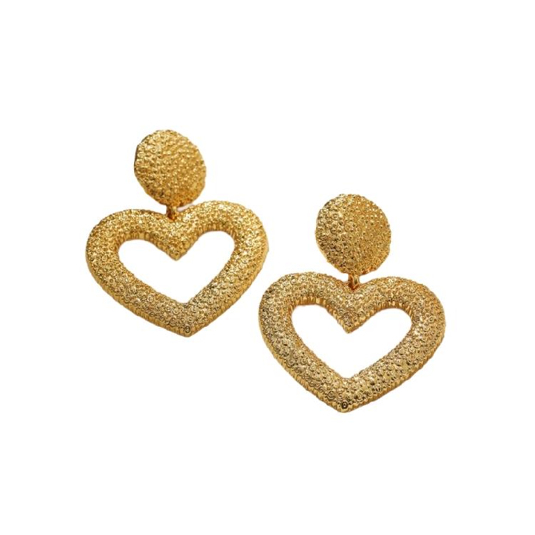 

Eye Catching Love Shape Studs Earrings Vintage Gold Plated Zinc Alloy Jewelry Accessories Gift For Women