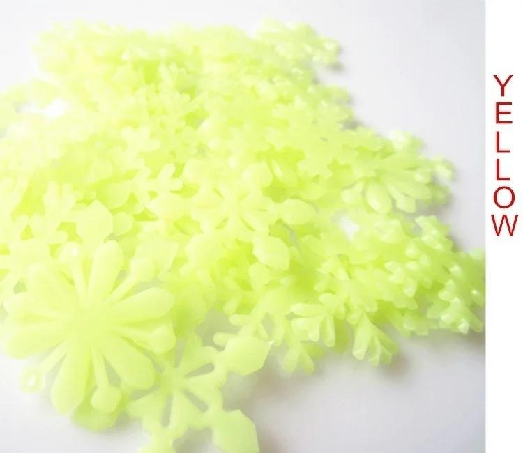 50pcs Snow Wall Stickers Christmas Decal Glow In The Dark Baby Kids Bedroom HomeSnowflake Luminous Fluorescent Wall Stickers
