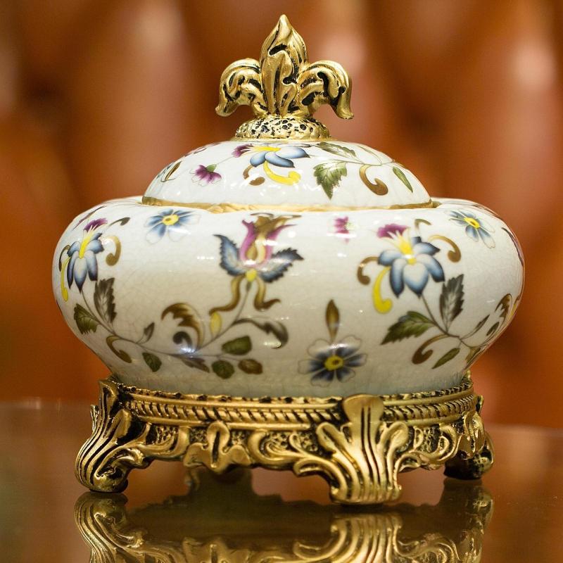 European Style Ashtray with Lid Handicrafts Ornaments Ceramic Vintage Home Decoration Box Storage Jar