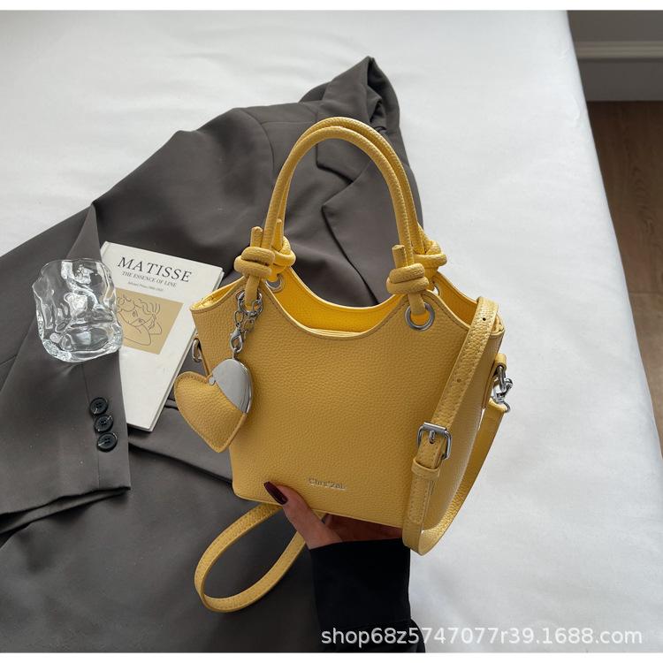 Spring and Summer Foreign-style Texture Handbag Women's 2025 New Simple Casual Large-capacity Shoulder Bag Commuter Shoulder Bag