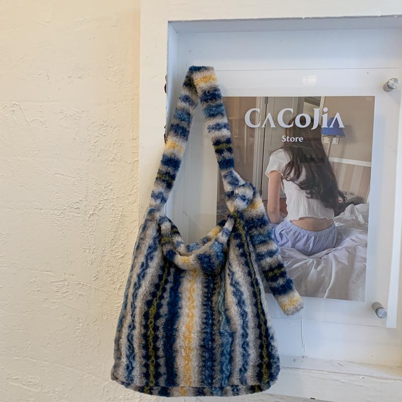 2025 Autumn/Winter Plaid Plush Shoulder Bag: Retro Large Capacity Women's Tote