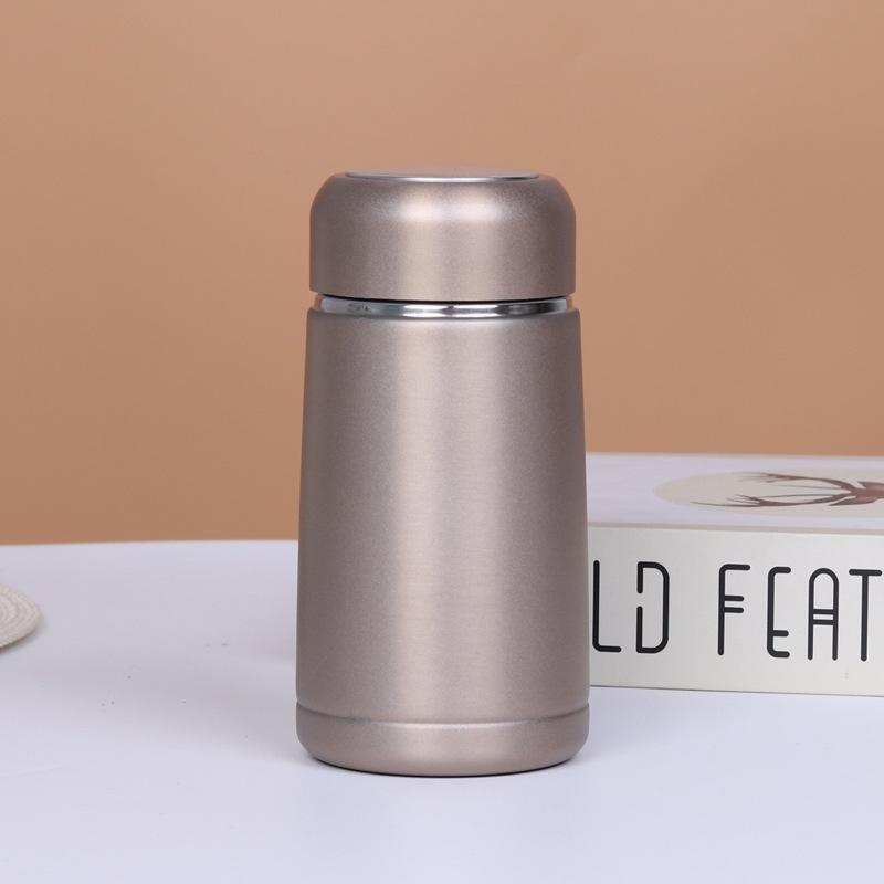 Dvouvrstvý izolovaný nerezový kelímek na vodu, studentský kelímek, reklamní kelímek, mini rovný kelímek, kovový termohrnek s čajovou síťkou