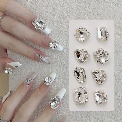 Nail art – Strass e decorazioni per unghie