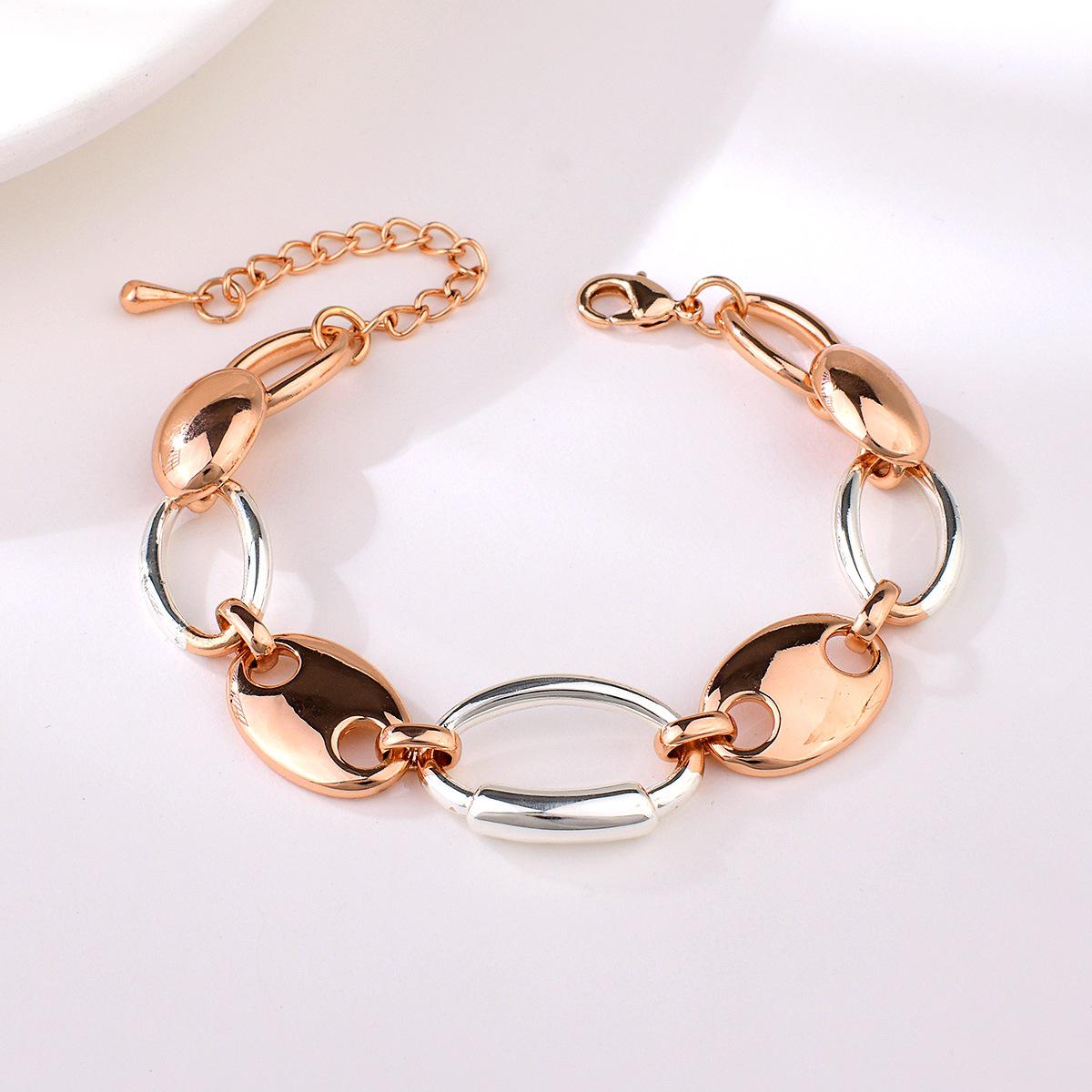 

Женский плетеный браслет золотистого цвета с геометрическим этническим колор-блоком