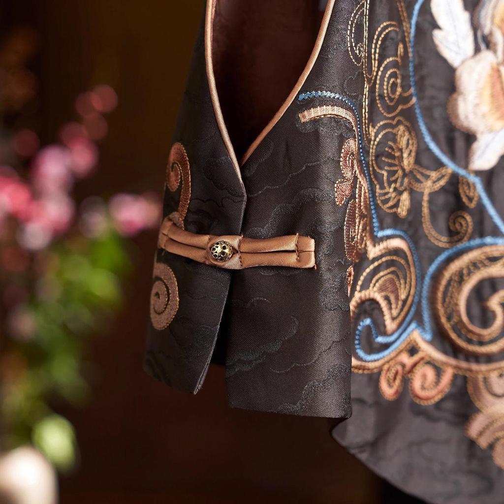Women's Jackets Women's Vest Fashion Silk Vest Jacket Ladies Spring V-neck Chinese National Style Embroidered Jacket