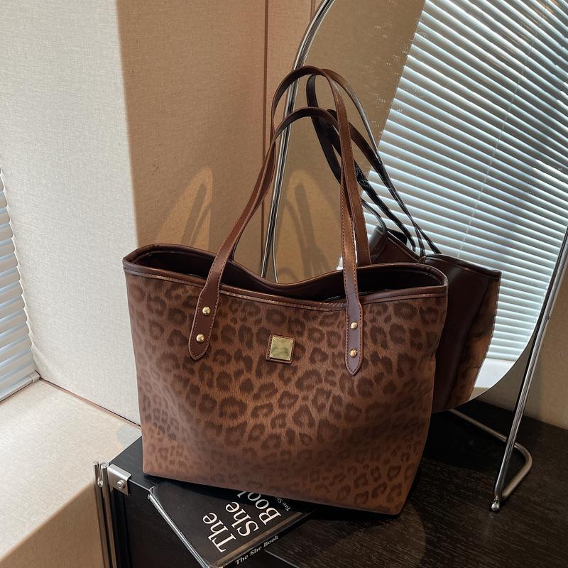 

Сумка большой вместимости женская осенне-зимняя ретро универсальная повседневная на плечо подмышку сумка-тоут для通勤