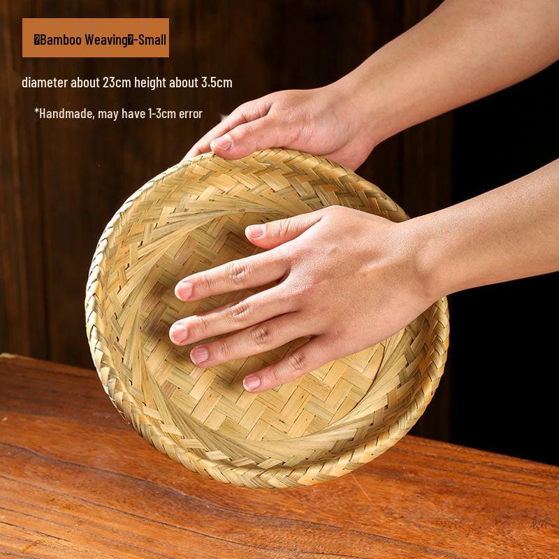 

Плетені бамбукові тарілки та підноси Південно-Східної Азії для тайської та японської кухні