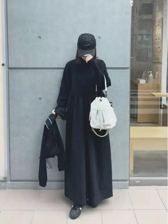 2024 Volné pletené šaty s vysokým límcem a patchworkem na podzim/zimu