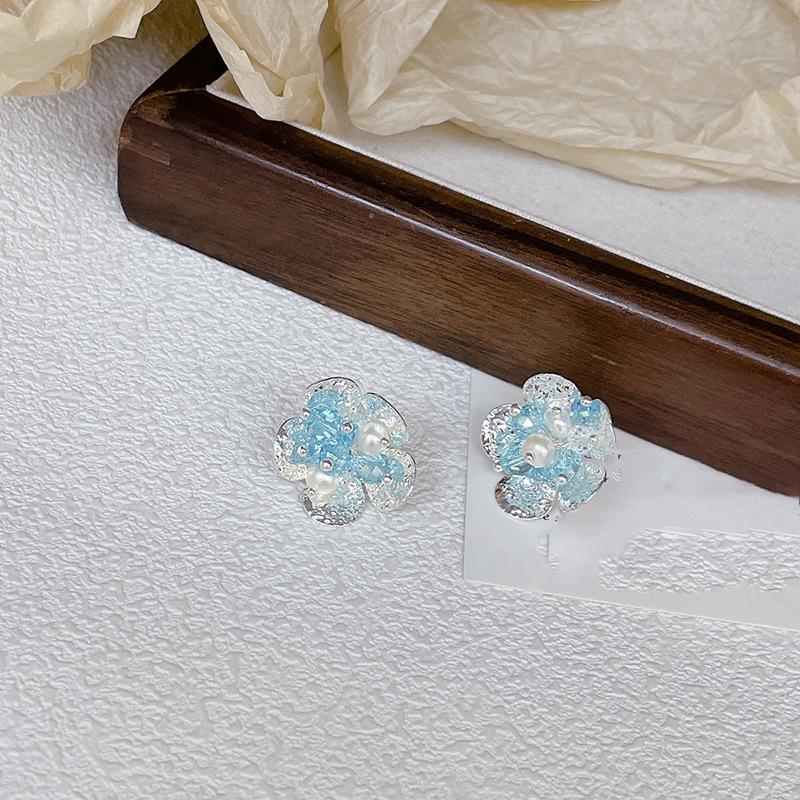 

Silver Needle Freshwater Pearl Flower Earrings Korean Small Fresh Temperament Earrings Fashion Versatile Premium Earrings