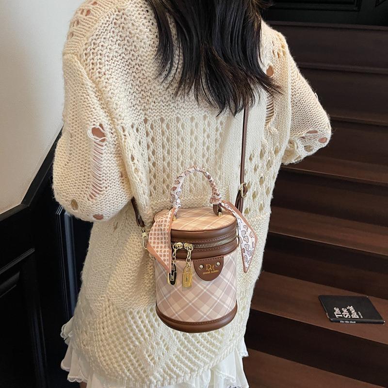 Small Bag Women's New Autumn and Winter Versatile Fashion Shoulder Messenger Bag Rhombus Portable Casual Bucket Bag