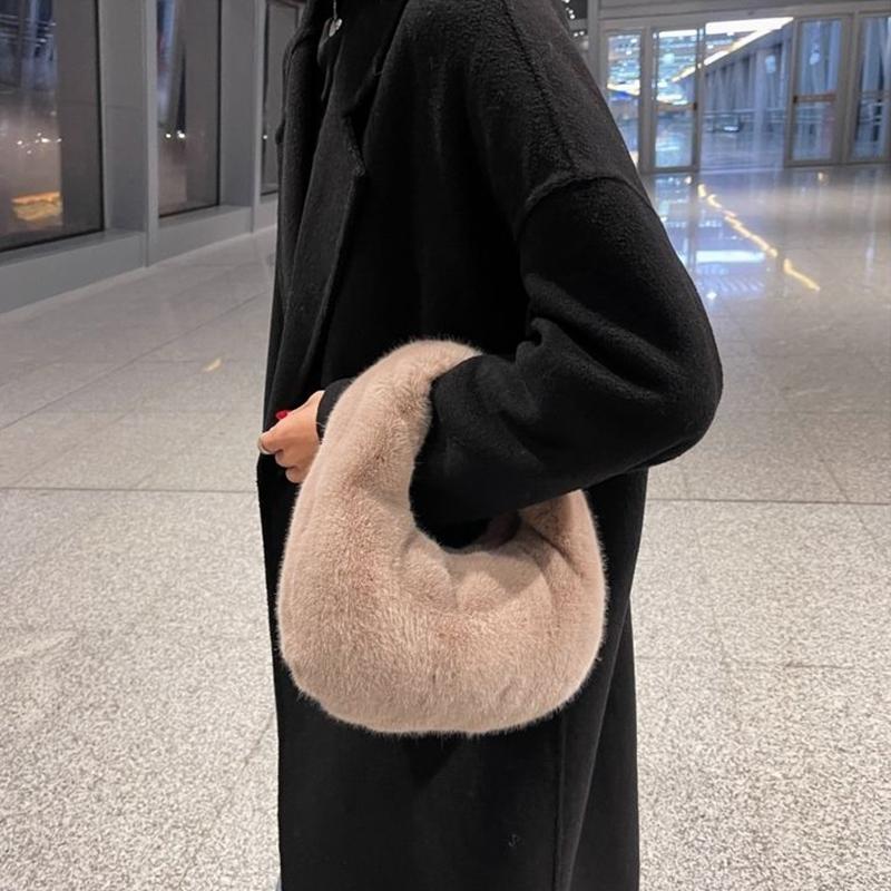 Fur Women's Small Half Moon Bag Luxury Warm Plush Wrist Bags for Women Fashion Furry Short Handle Clutch Ladies Coin Purses