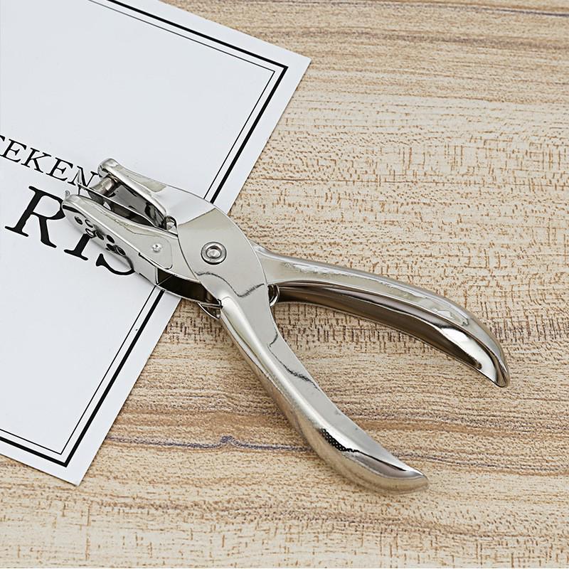 

Экономящие труд плоскогубцы для пробивки одного отверстия в бумаге и коробках диаметром 6 мм серебряный