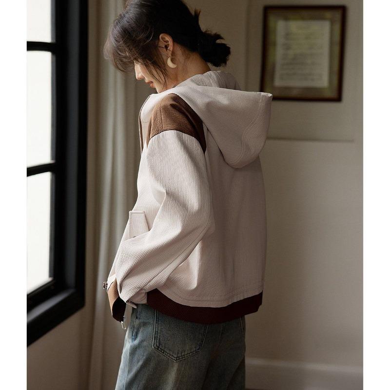 Must-Have de toamnă: Jachetă cu glugă de mărime plus la modă și slăbitoare cu design color block pentru femei