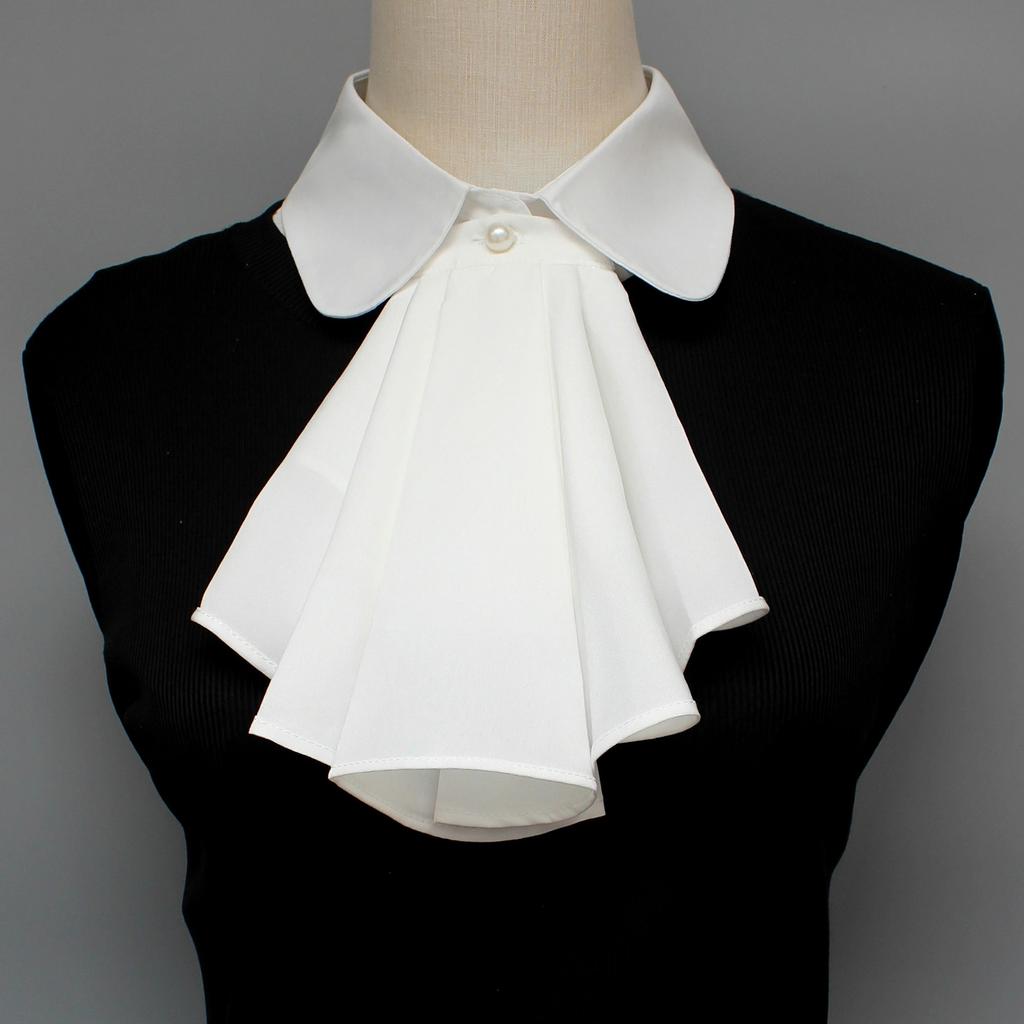 1 piece of white fake collar inspired by European medieval Renaissance ruffs, serving as a bib, cravat, equestrian collar access