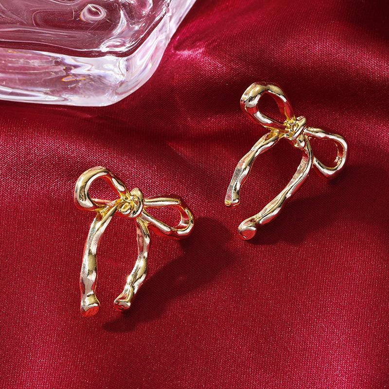 Hot Selling Gold Bowknot Stud Earrings for Women Simple Fashion Smooth Elegant Earrings