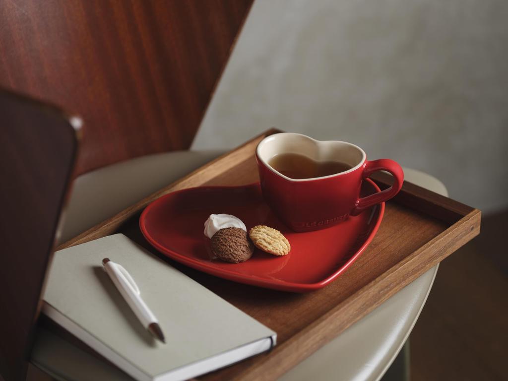 LE CREUSET Sphere Heart Plate, 23cm, Cherry Red, Heat and Cold Resistant, Microwave and Oven Safe, Oven Dish, Bakeware [Official Japanese Product]