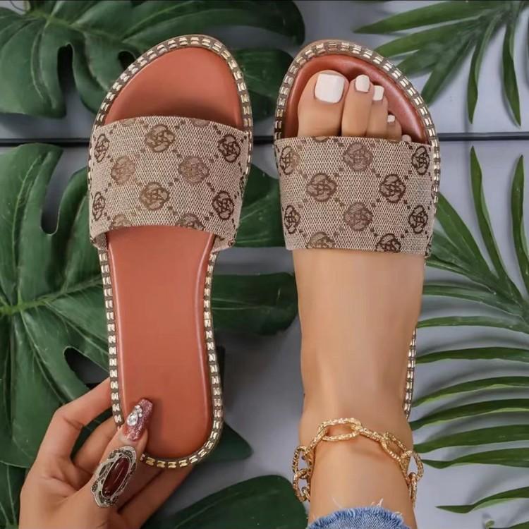 

Классные тапочки женские летние 2024 года новые большие размеры 43 с плоской подошвой одно слово пляжные классные тапочки 43