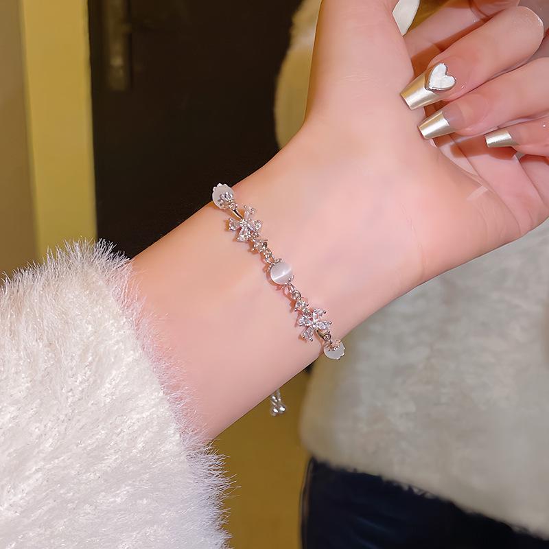 Elegant Zircon Bracelet for Women - High-End, Shiny, Versatile, and Trendy Cold Style Bangle