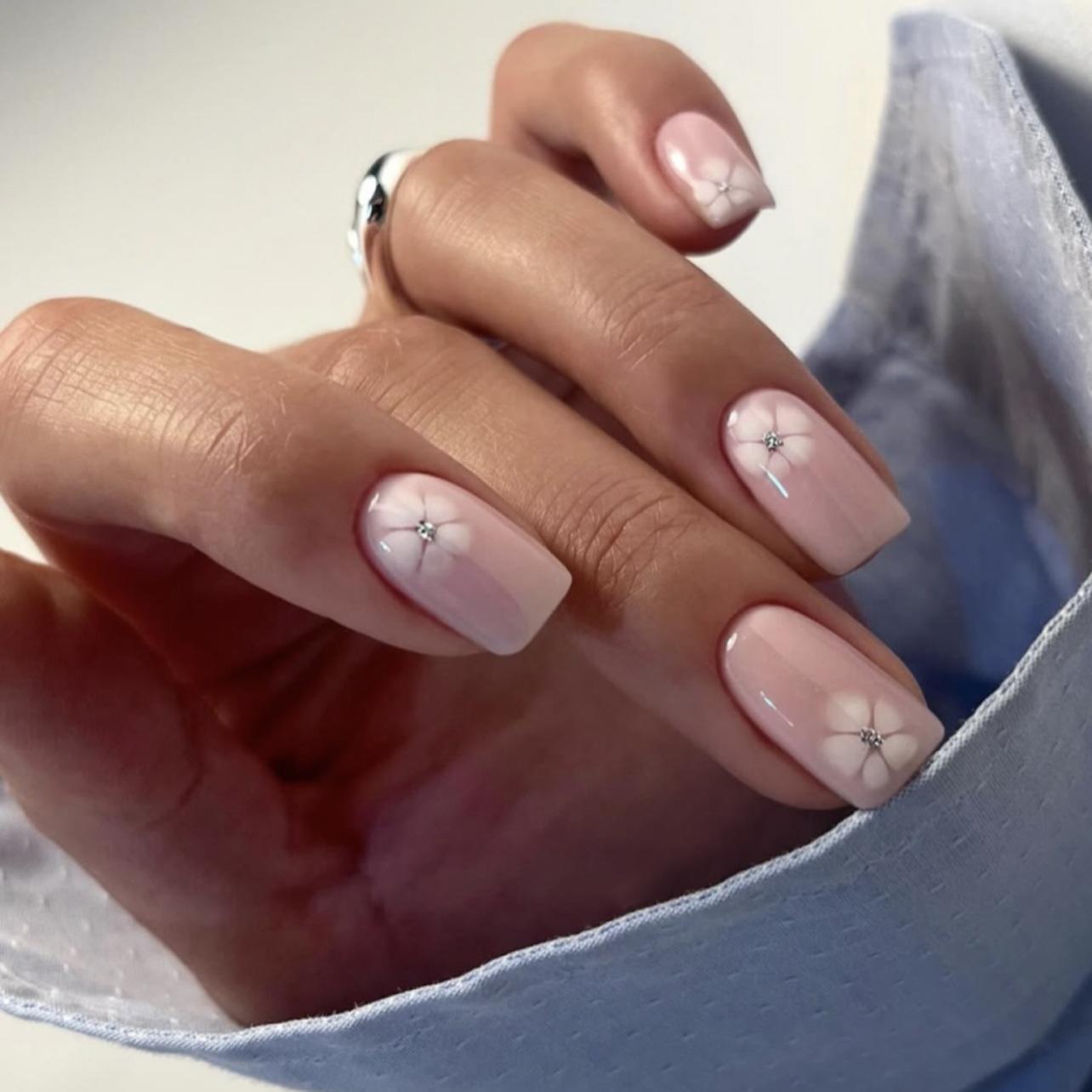 Simple white flower wearing nail art summer small fresh wearing nail piece fake nail nails