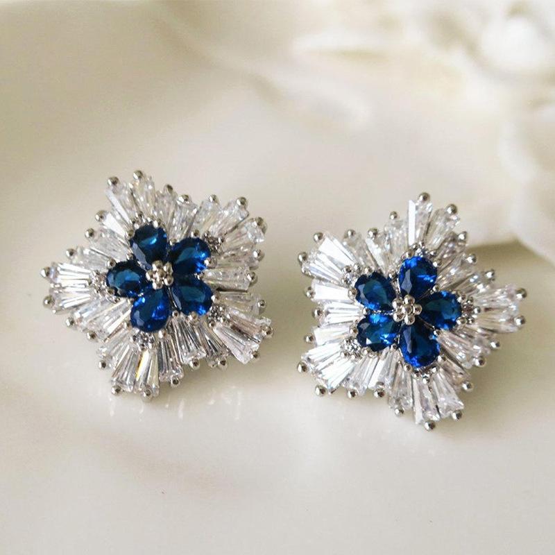Recommended, Sweet And Cool Wind Snowflake Zircon Stud Earrings For Women, Christmas Creative Earrings And Earrings Gift