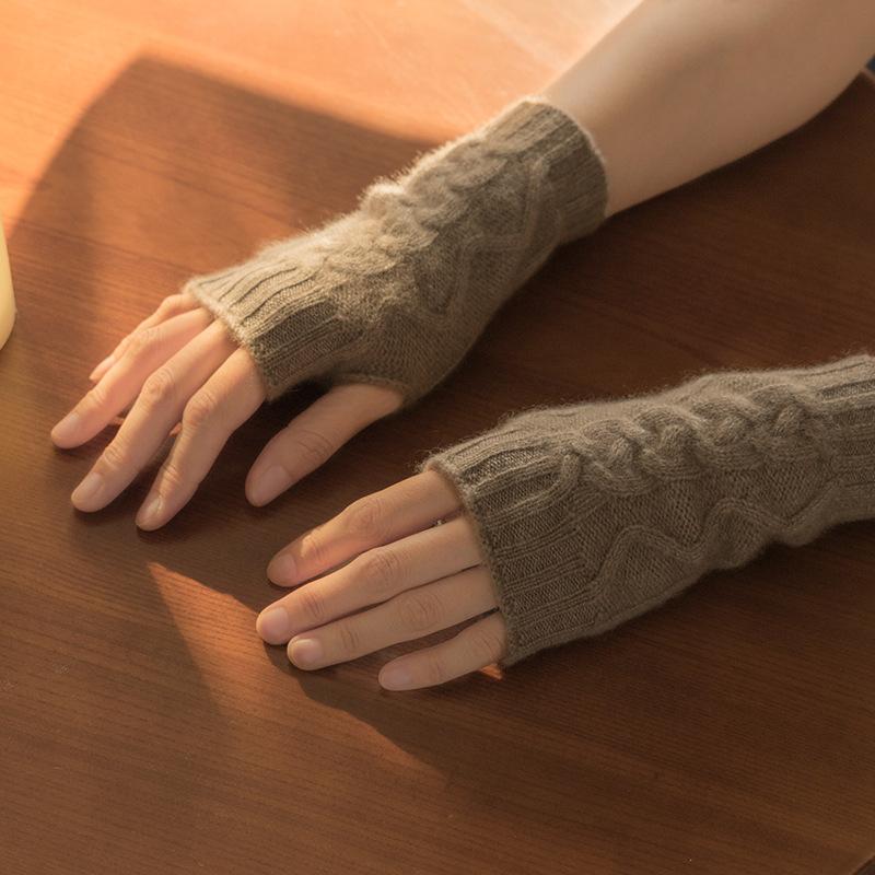 Cashmere Autumn and Winter New Women's Half-finger Twist Gloves To Protect Against Cold and Warm Arms Fashionable Soft Waxy Gloves