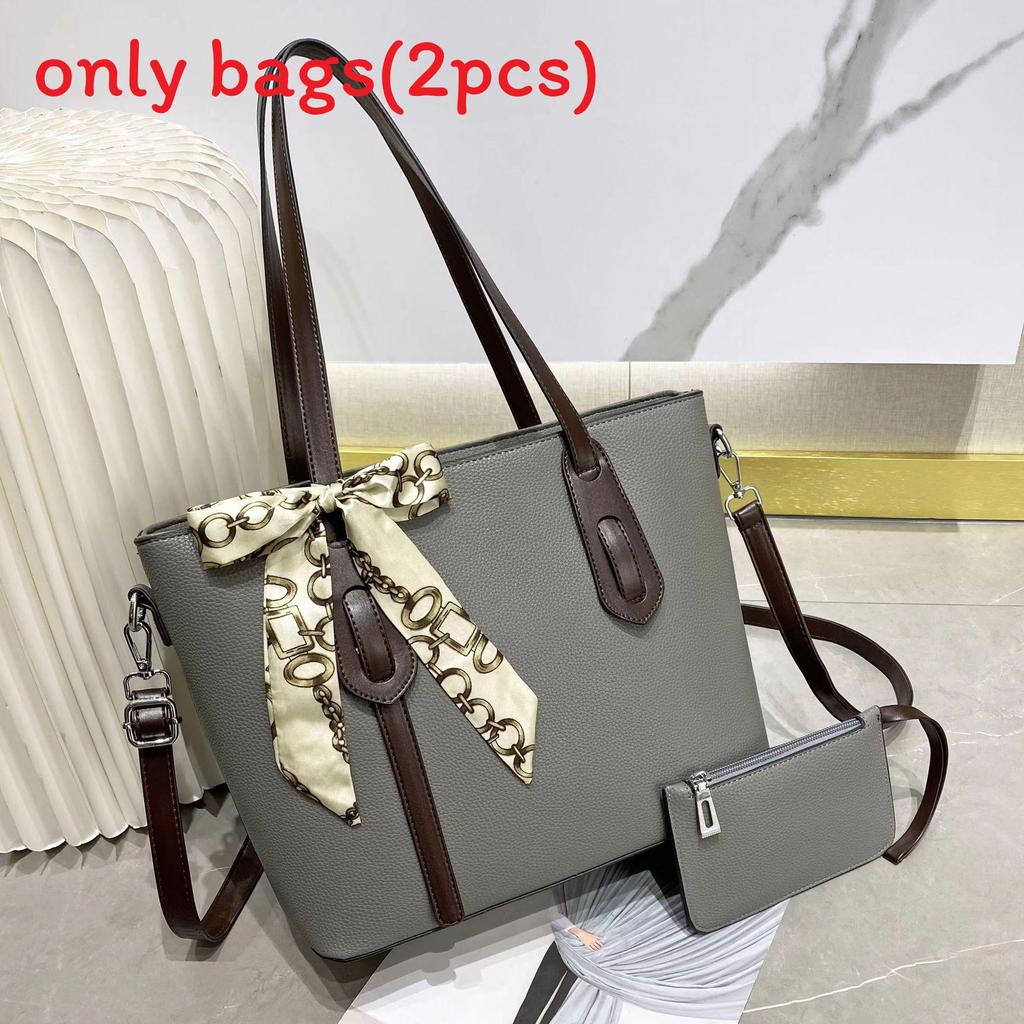 Fashionable Oversized Tote Handbag With Inner Compartments For Leisure And Shopping