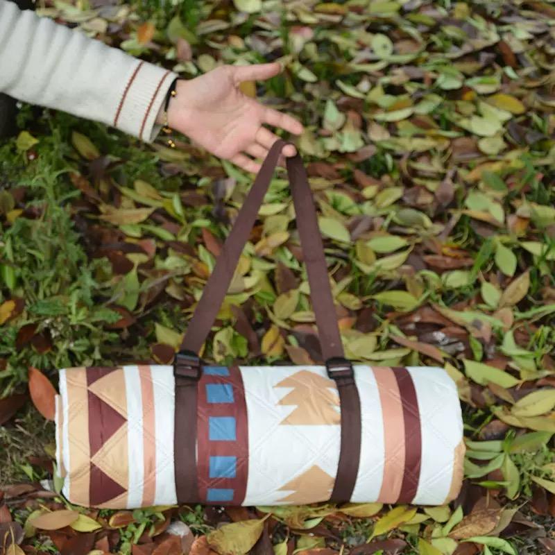 Modern Design Outdoor Picnic Mat Waterproof Picnic Blanket Portable Foldable Beach Mat for Outdoor Activities Camping Blanket