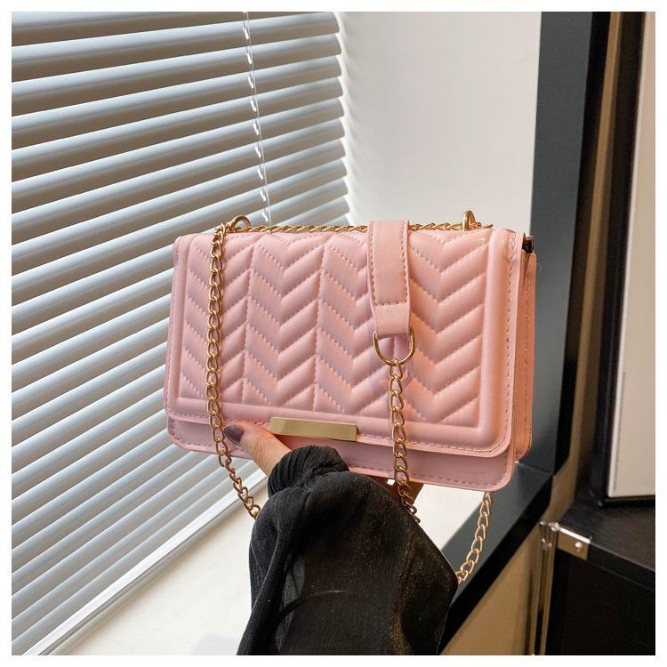 

Leisure commuting indentation 2025 summer new simple trend fashion simple chain crossbody shoulder small square bag розовый