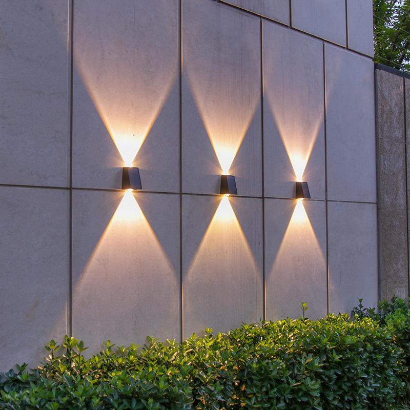 Solar Waterproof Wall Washer Light: Outdoor Courtyard Villa Decoration, Up/Down Lighting for Garden Atmosphere.