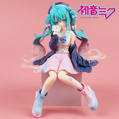 Figurines Jouets Anime Hatsune Miku Mignonnes MIKU Position Assise Figurine d'Action en PVC Modèle Cartoon Kawaii Poupée Cadeaux d'Anniversaire pour Enfants