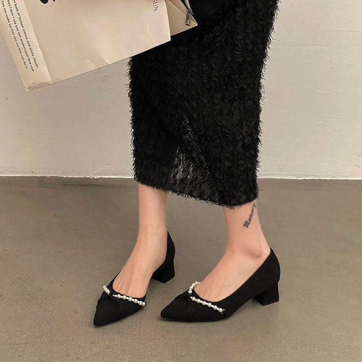 Retro versatile pearl pointed head shallow mouth medium heel thick heel casual high heels women's 2025 spring new French single shoes