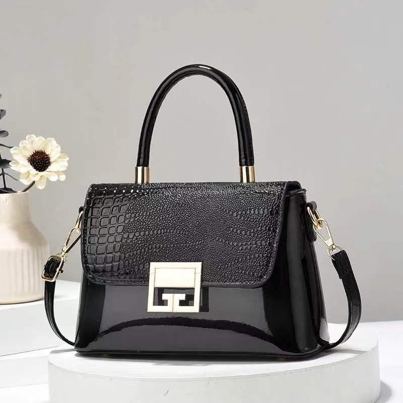 

Fashionable Medium Sized Crossbody Purse With Durable Zipper Closure And Soft Feel чёрный
