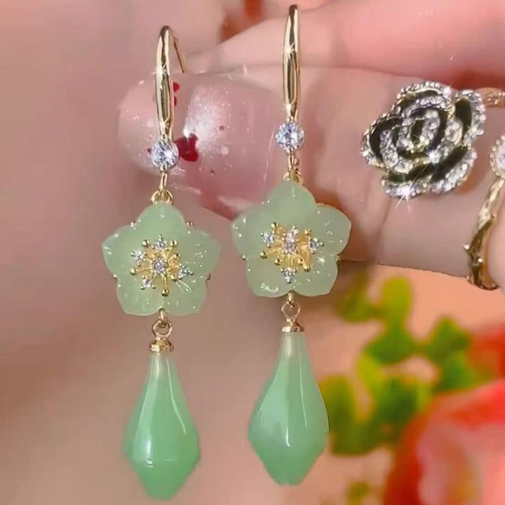 Green Magnolia Flower Water Drop Earrings: Luxurious, Exquisite, Versatile Ear Studs with an Elegant Ancient Chinese Style