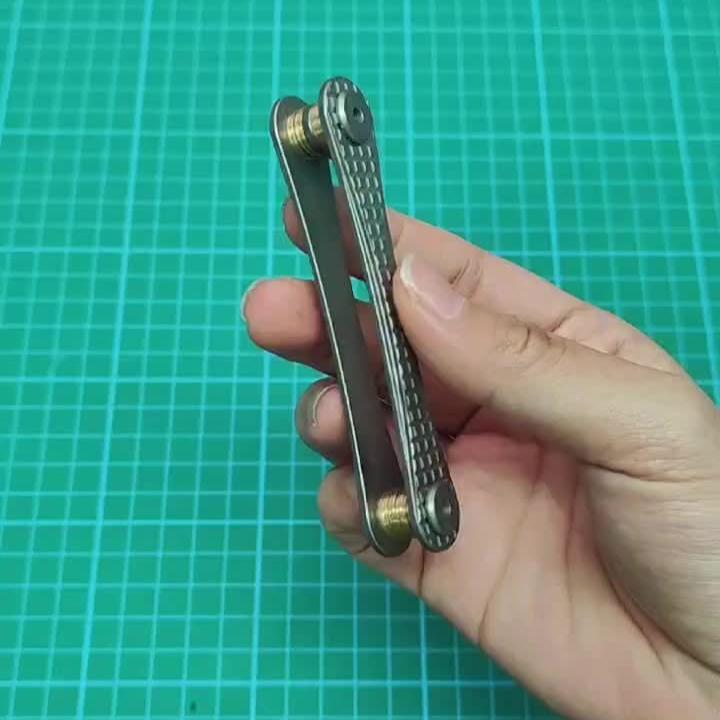1pc Titanium Alloy Multi-Key Organizer, Portable Outdoor EDC Tool with 360° Rotating Keychain,Secure Key Storage for Home, Office, Travel, Camping