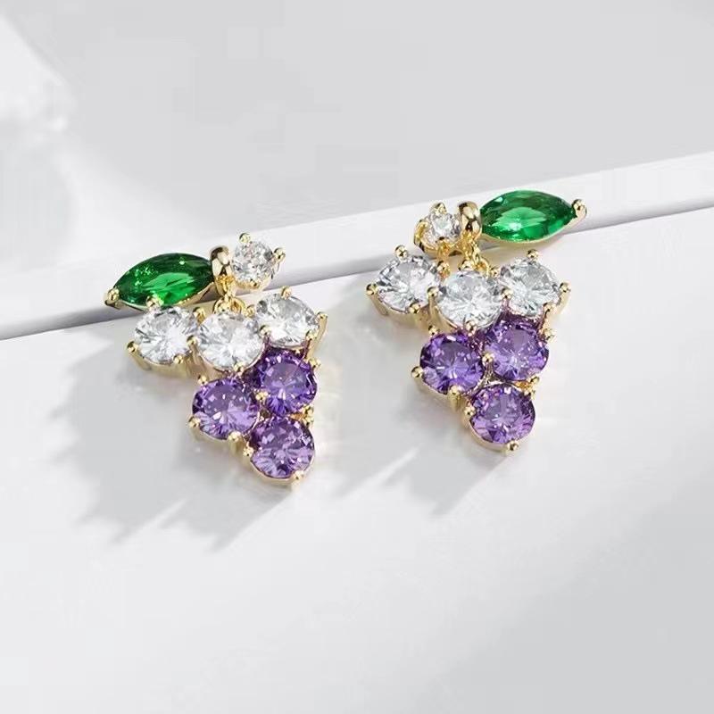 Exquisite Purple Grape Earrings: Fresh, Sweet, Girlish Heart Fruit Studs with Atmospheric Zircon, High-End Niche Design.