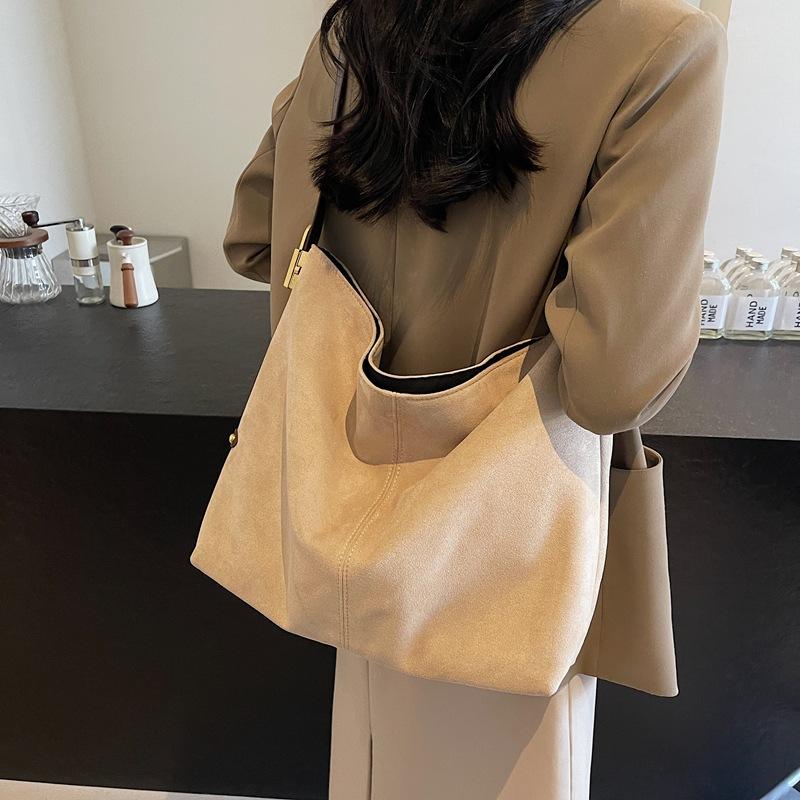 Large-capacity bag women's autumn and winter versatile 2025 new suede shoulder messenger bag commuter tote bag