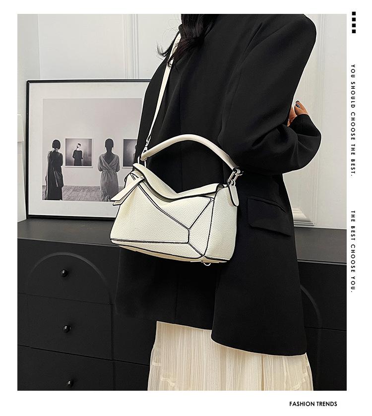 Lychee Pattern Portable Shoulder Messenger Bag, Fashionable and Practical.