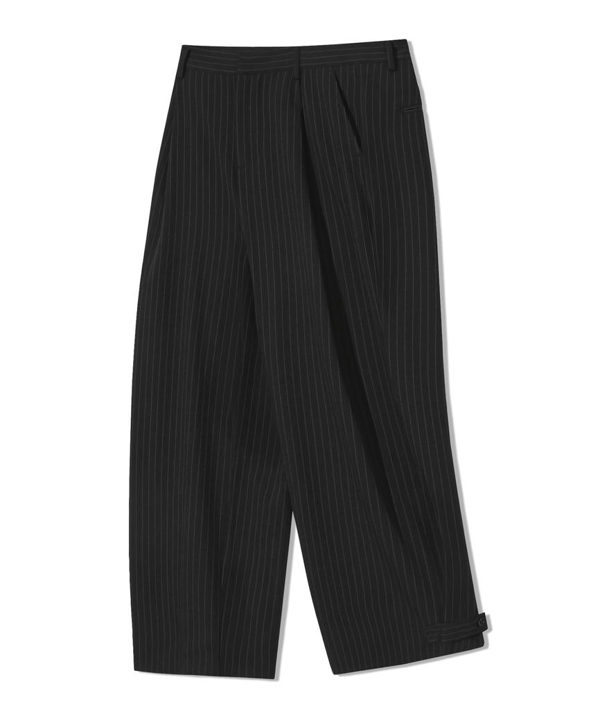TRILLION One-Pleat Stripe Button Strap Wide Slacks [Black]
