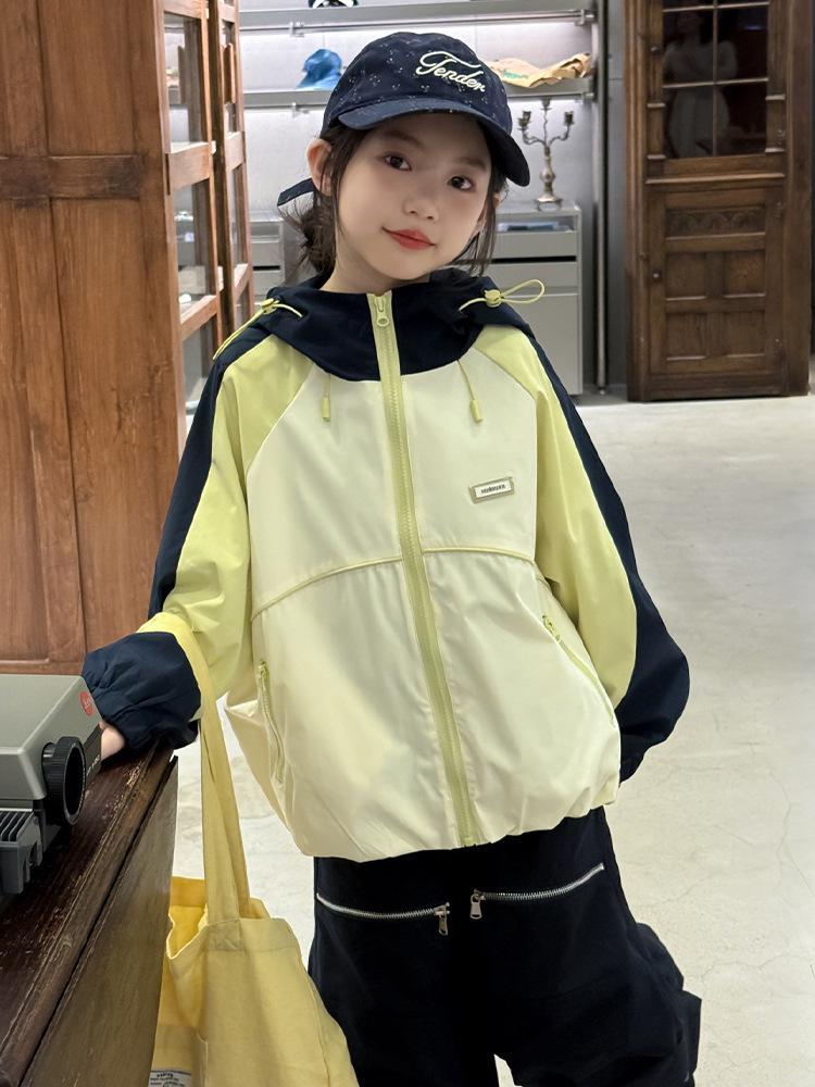 Korean 2025 Autumn Girls' Patchwork Windbreaker: Stylish Street-Style Jacket for Kids and Parents