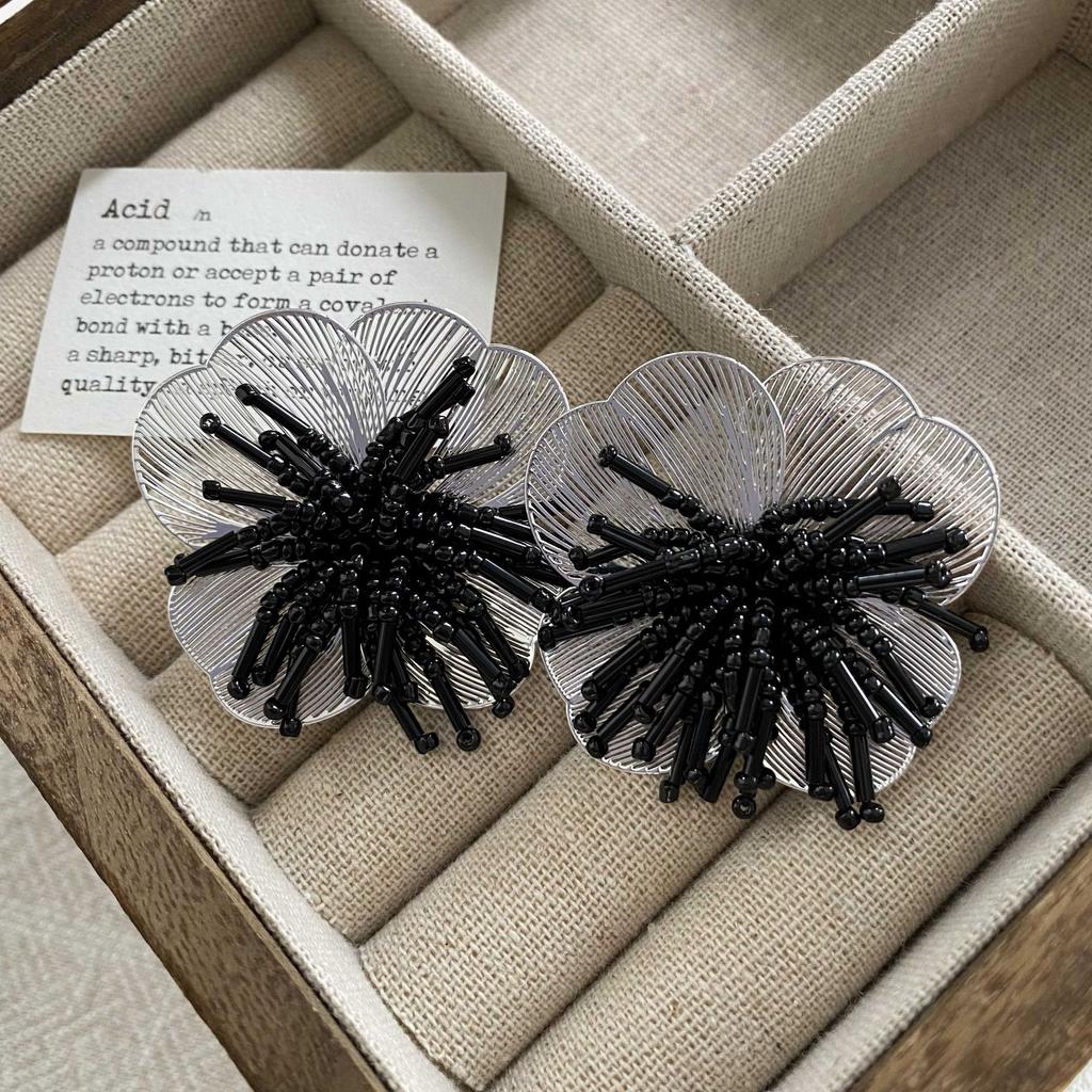 French Hong Kong Style Retro Big Stud Earrings Female Fringed Metal Cold Wind Premium Flower Exaggerated Black Design Earrings