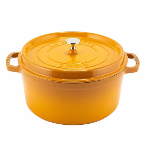 Staub Pico Cocotte Round 28cm Mustard/Yellow (1102812) - Enamel Pot with Handle, Rund Brater Mustard Yellow. This stylish cookware is perfect for kitc
