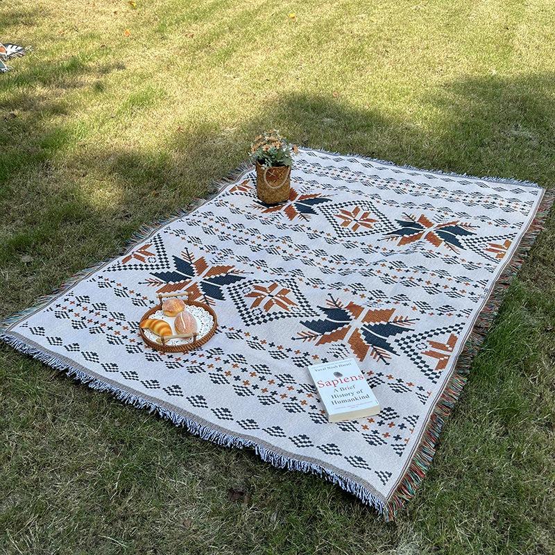 Retro Outdoor Picnic Blanket - Moisture-Proof, Thick, Portable, and Ins Style