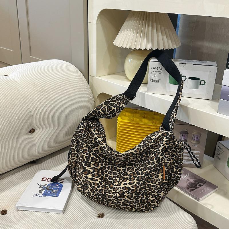 

Slack large-capacity bag women s autumn and winter new commuter messenger bag popular leopard print shoulder bag