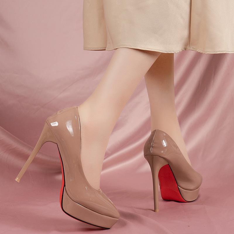 Übergröße roter Sohle High Heels Damenschuhe Frühling und Herbst neu dünner Absatz spitz wasserdicht Tisch modisch sexy einzelne Schuhe