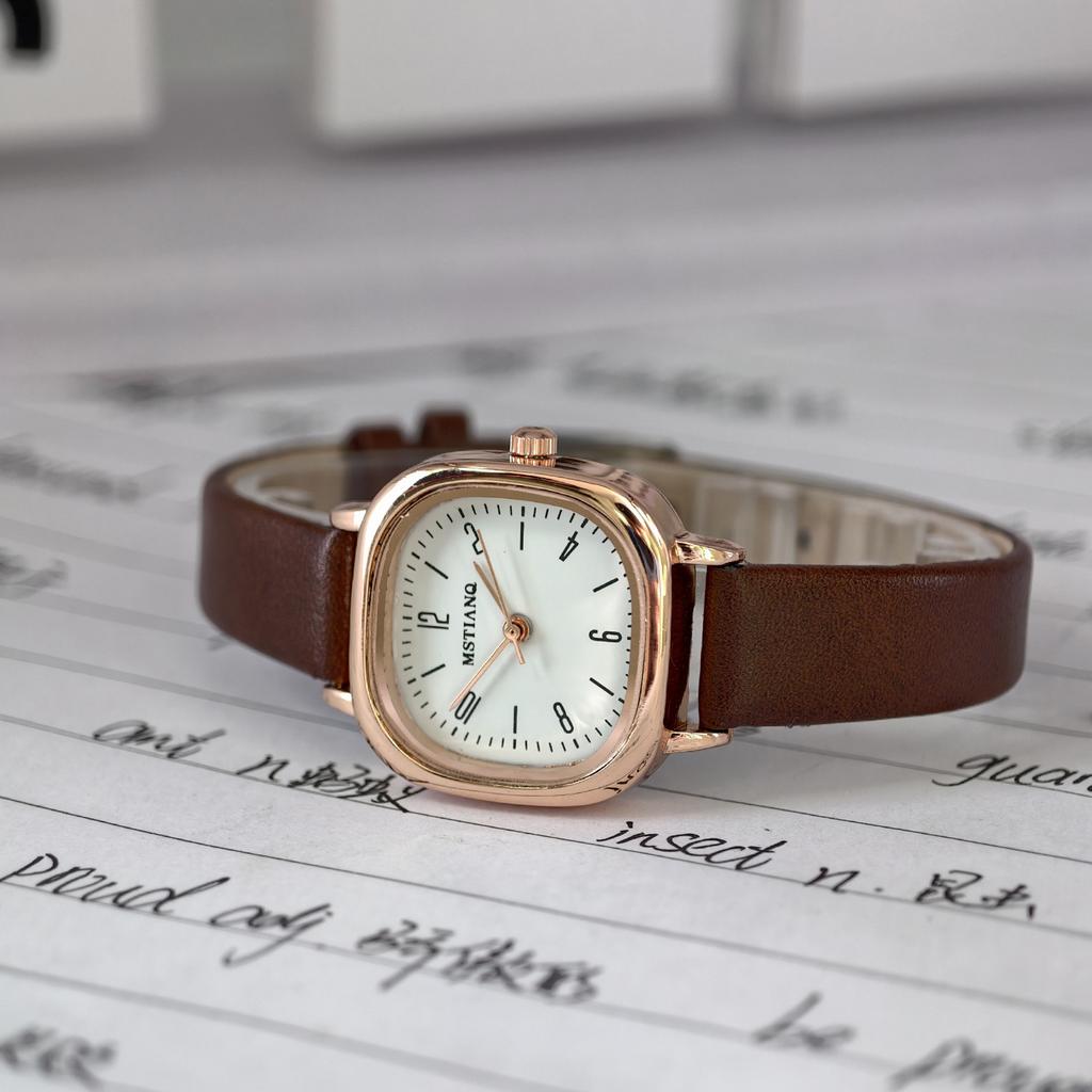 Retro Exam Watch Female Student High Value Light Luxury British Small Fragrant Style Small Dial Women'S Quartz Watch